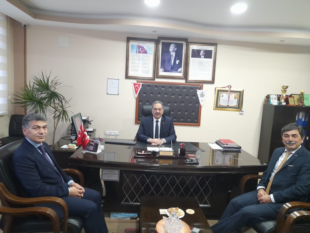 Kaymakam Güler mesaiye okulda başladı