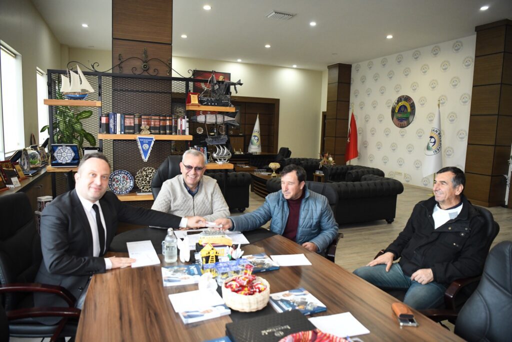 Bulduğu 5 bin 380 TL’yi sahibine teslim etti