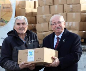 Arı keki dağıtıldı