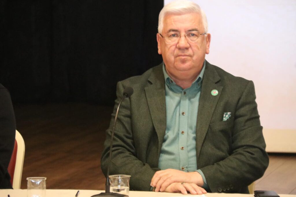 Belediyenin sıcak yemek yardımları devam ediyor