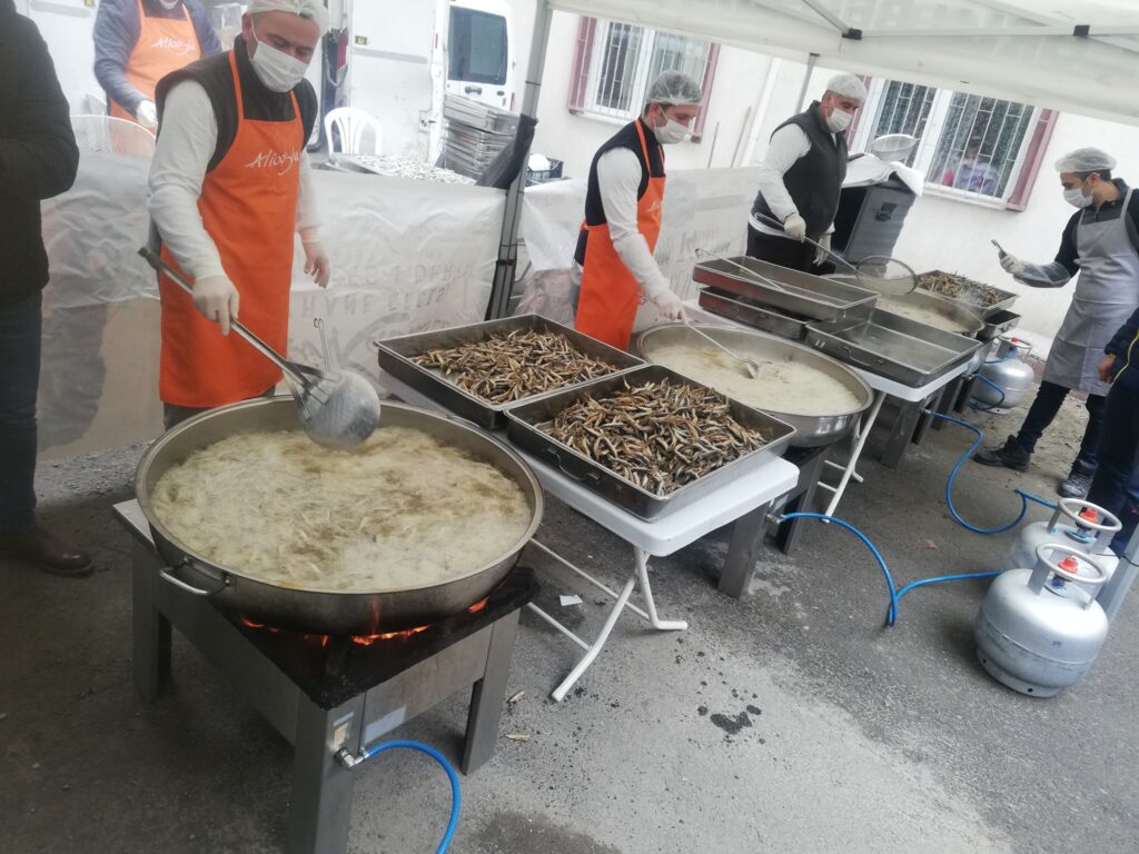 BALIK EKMEK İZDİHAMI