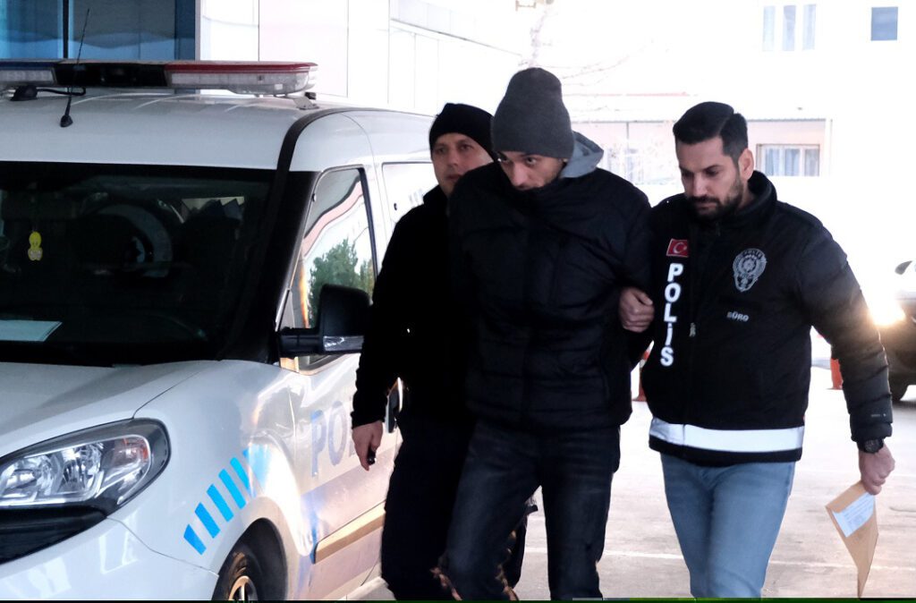 25 şüpheliden ikisi tutuklandı