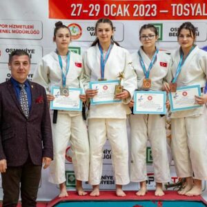 52 kilogramda Türkiye ikincisi oldu