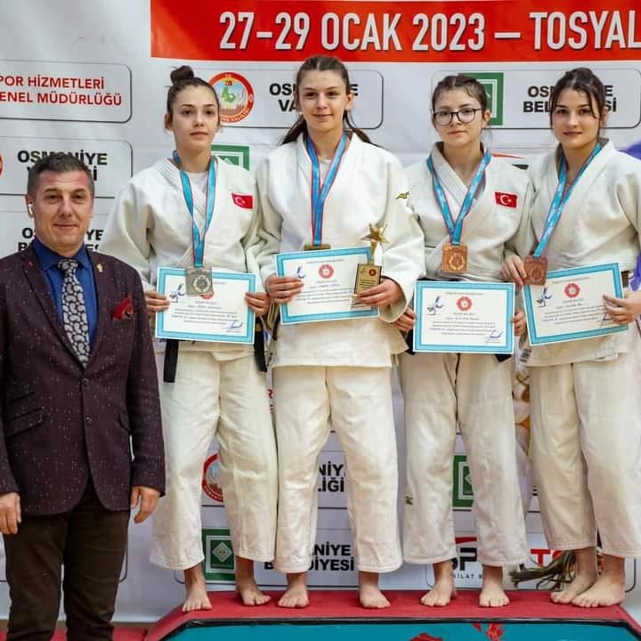 52 kilogramda Türkiye ikincisi oldu