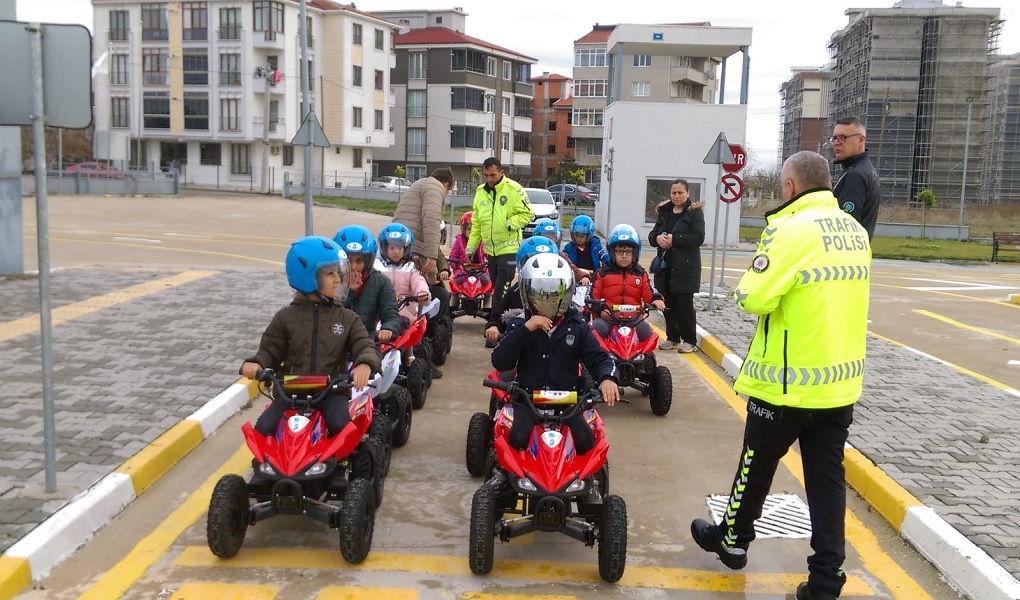 Öğrencilere yönelik Eğitimler aralıksız devam ediyor