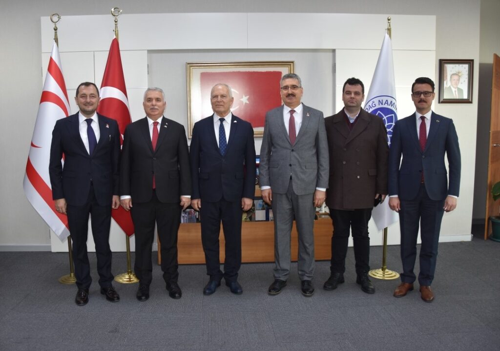Rektör Şahin ile bir araya geldi