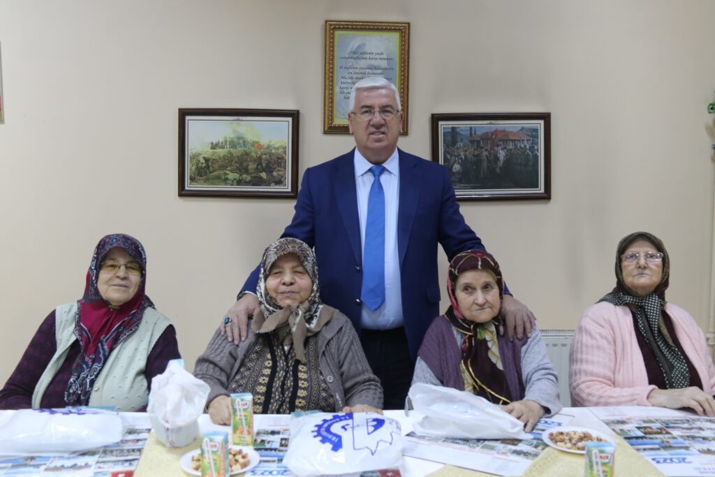 Huzur evi sakinlerini unutmadı