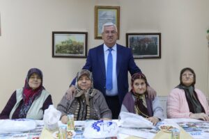 Huzur evi sakinlerini unutmadı
