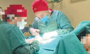 Sahte doktor “pes” dedirtti