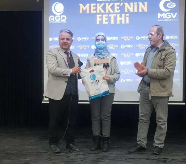 Hediyesini bağışladı