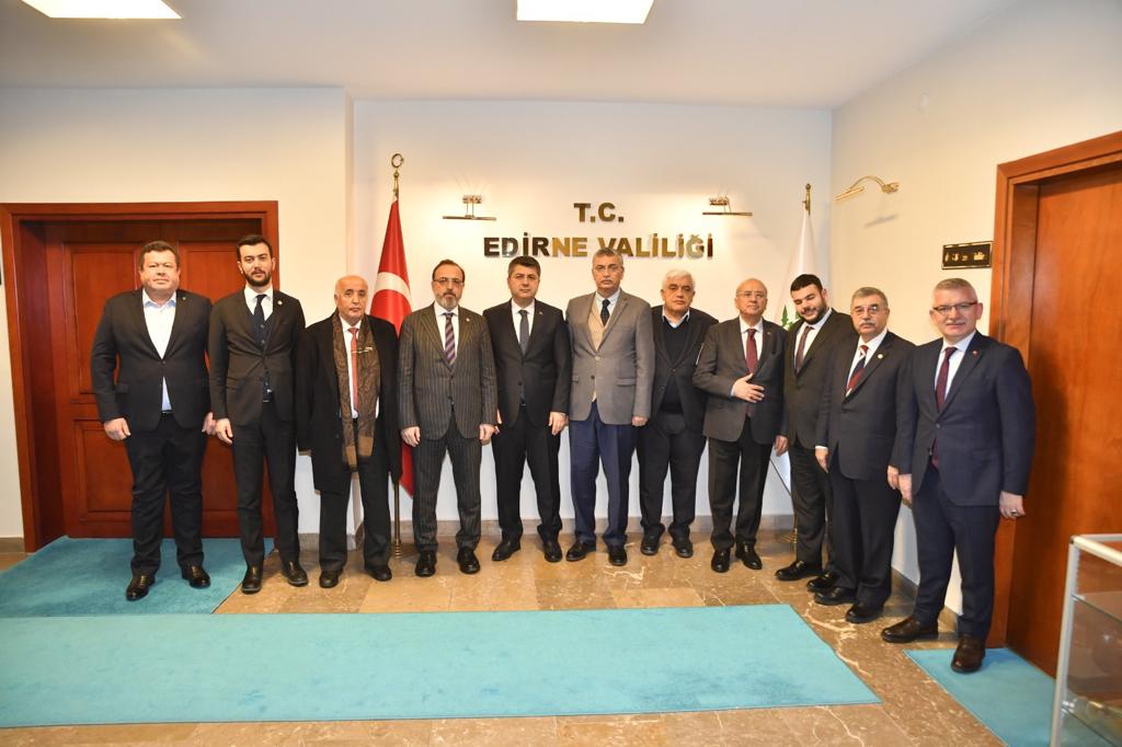 Yöneticilerle bir araya geldi