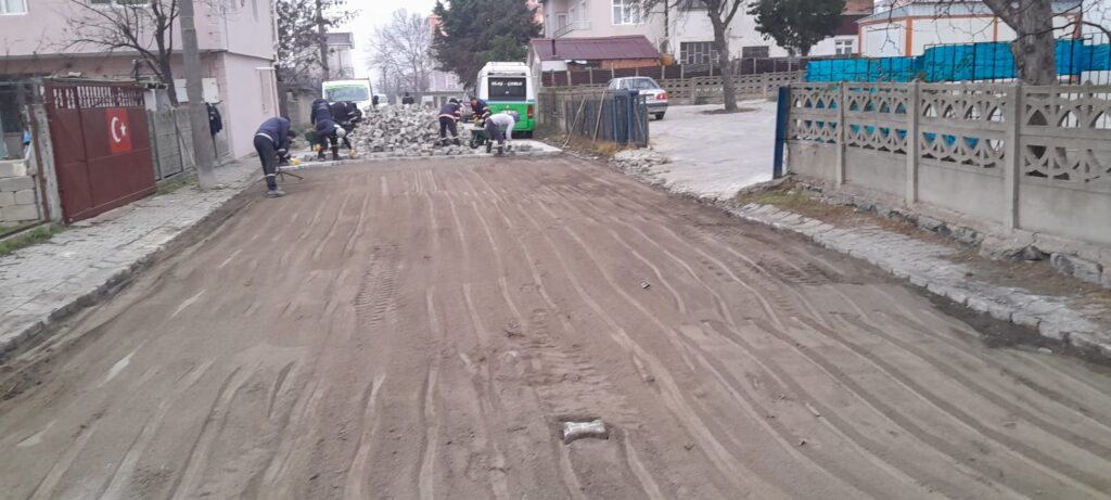 Yol Çalışmaları Dört Koldan Devam Ediyor