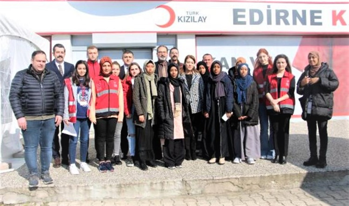 Yabancı uyruklu öğrencilerden kan bağışına destek