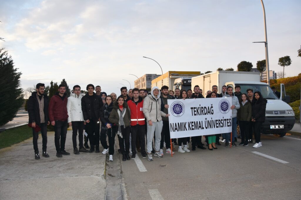 Toplanan yardımlar dualarla uğurlandı