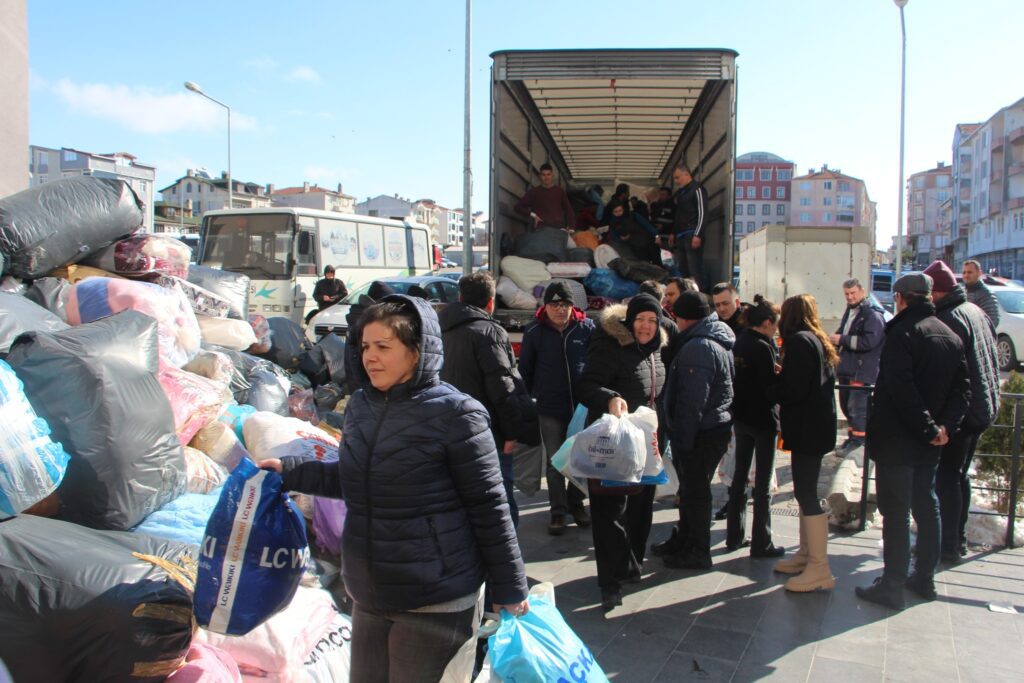 65 TIR YARDIM GÖNDERİLDİ