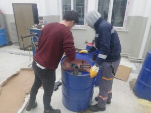 Depremzedeler için soba imal ediliyor