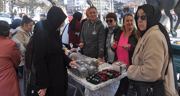 Depremzedeler için kermes düzenlendi