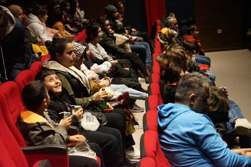 Çocuklar ara tatilde sinema keyfi yaşadılar