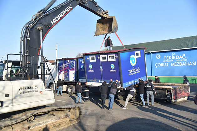 Tekirdağ’dan deprem bölgesine mobil tuvalet desteği