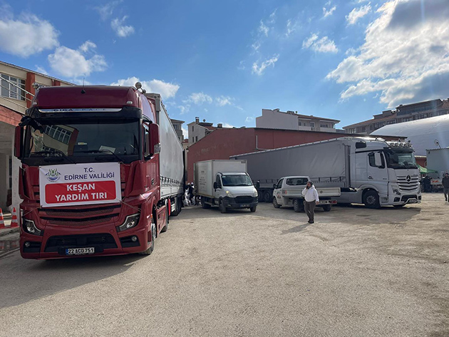 Yardım malzemelerine el uzatanlar işten atıldı