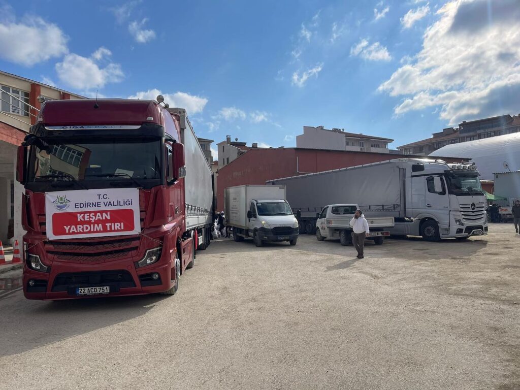 Yardım malzemelerine el uzatanlar işten atıldı
