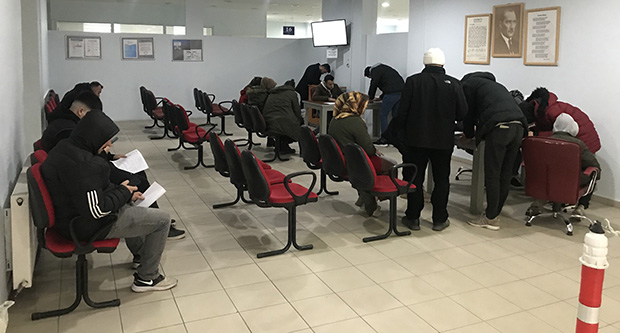 Depremzede vatandaşlara iş bulunuyor