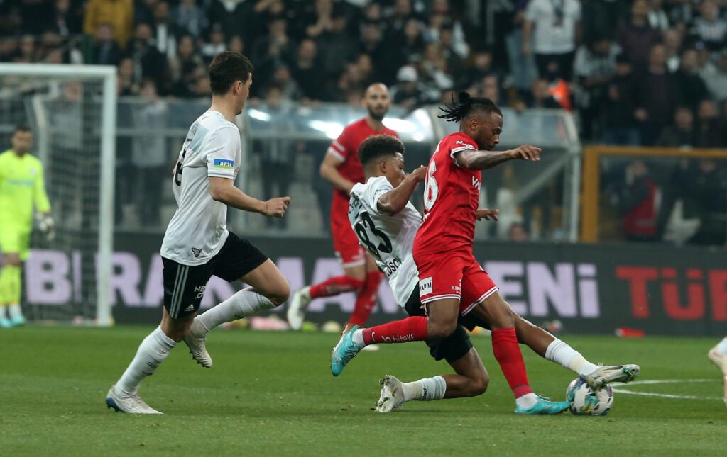 Şenol Güneş: “Beşiktaş’ın ismi şampiyonluğa oynar”