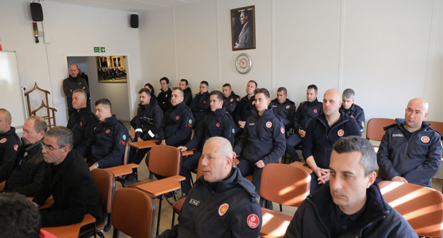 Bir maaş ikramiye ile ödüllendirildiler