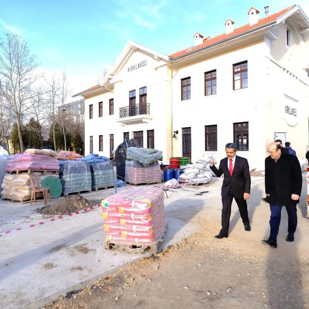 Millet Bahçesi’ndeki çalışmaları denetledi