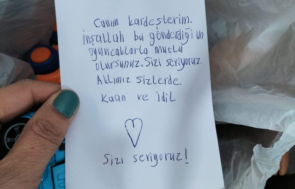 Miniklerden duygulandıran yardım notu