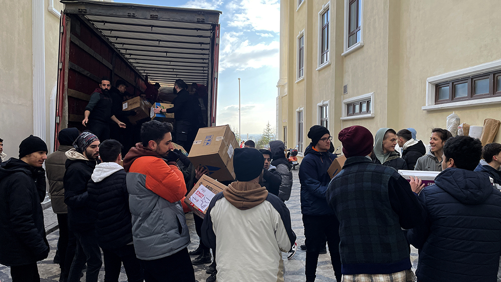 “Yardımların çok çabuk yerine ulaşması için çalışıyoruz”