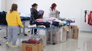 Depremzedeler için sevgi mağazası oluşturuldu
