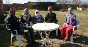Köylüler Malatya’dan gelen depremzede aileye kapılarını açtı