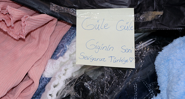 Yardım kolisinden çıkan mektup duygulandırdı