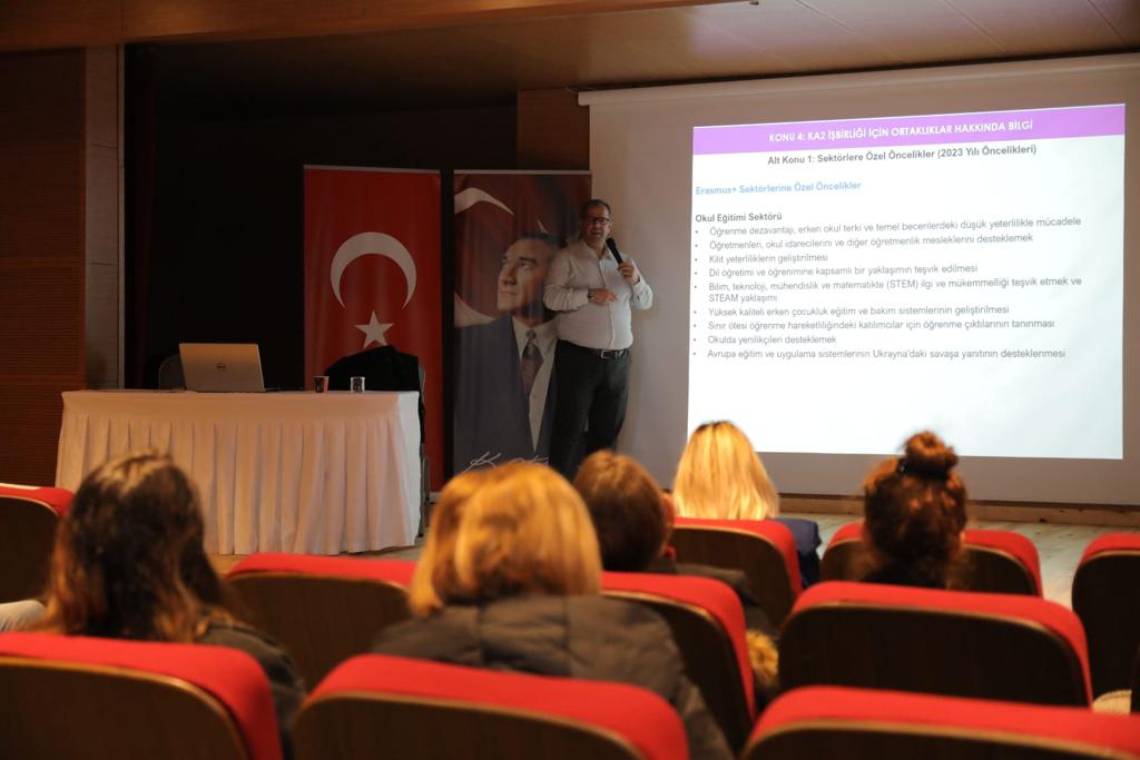 Proje yazımı eğitimi verildi