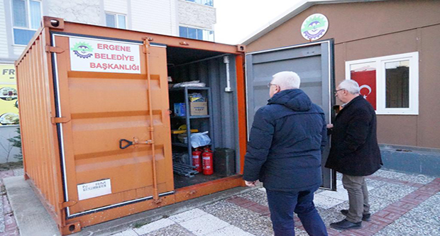 Deprem konteynerlerini yerinde inceledi