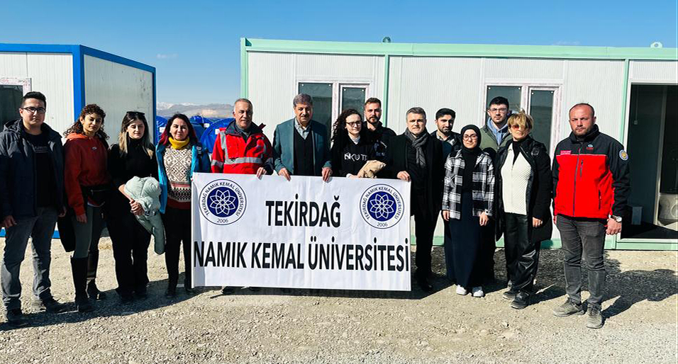 NKÜ ekibi depremzedelerin yanında