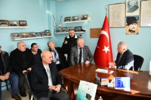 Muhtarlarla bir araya geldi