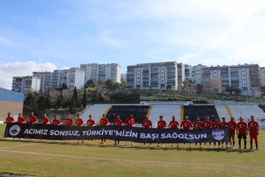 Ezeli rakipler depremzedeler için buluştu