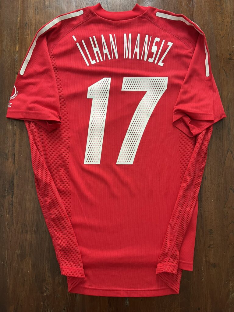 İlhan Mansız efsane formasını açık arttırmaya çıkardı