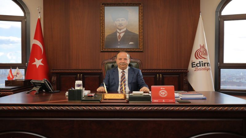 Belediye başkanı maaşını bağışladı