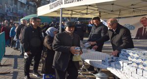 Vatandaşlara kandil simidi dağıtıldı