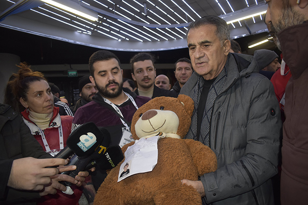 Şenol Güneş;  “Depremzedeler için elimizden ne geliyorsa yapacağız”