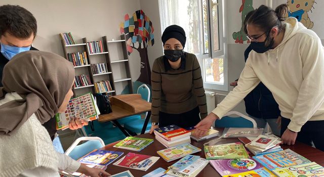Kütüphanede kitap bağışları toplanıyor
