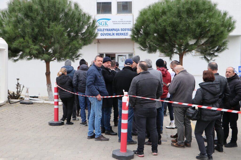 TEKİRDAĞ’DA EYT KUYRUĞU