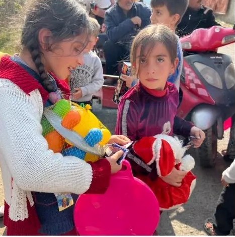 Depremzede çocuklar unutulmadı