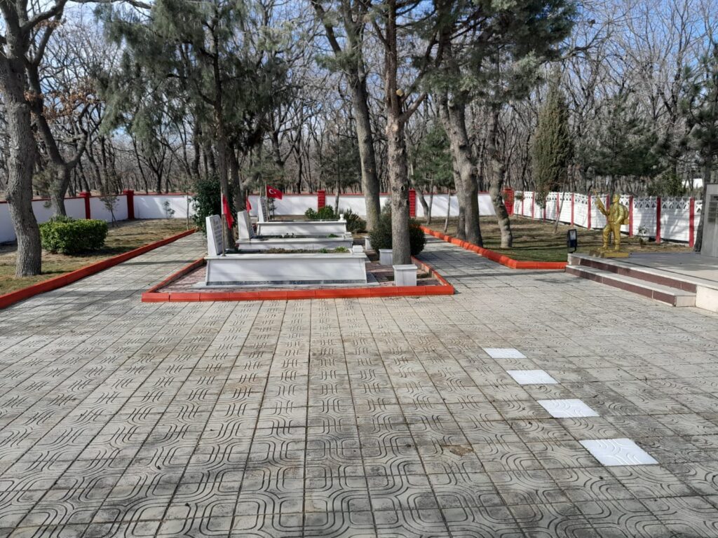 Şehitlikte bakım ve onarım çalışması yapıldı