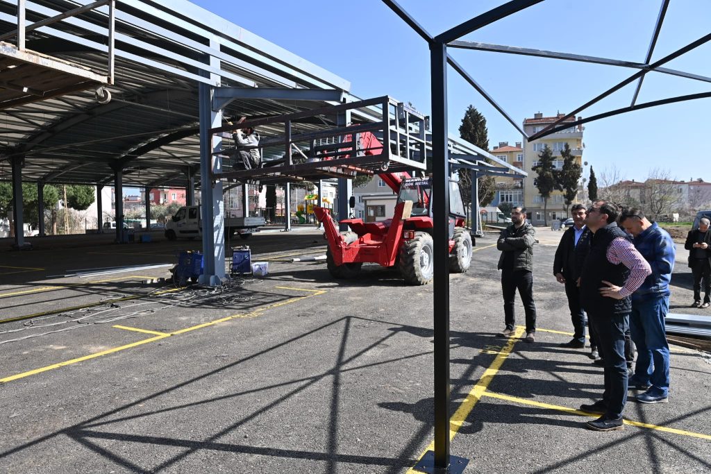 ALTINOVA PAZAR YERİNE KAVUŞUYOR