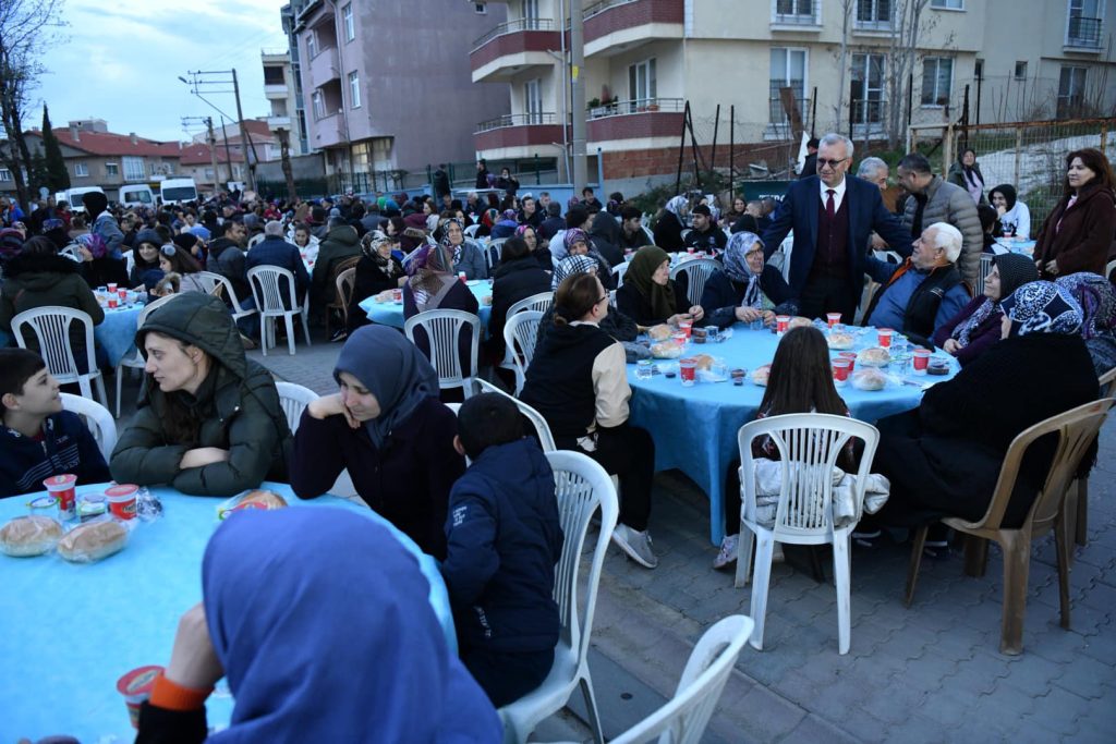 Binlerce vatandaşın bir araya geldiği iftarlar başladı
