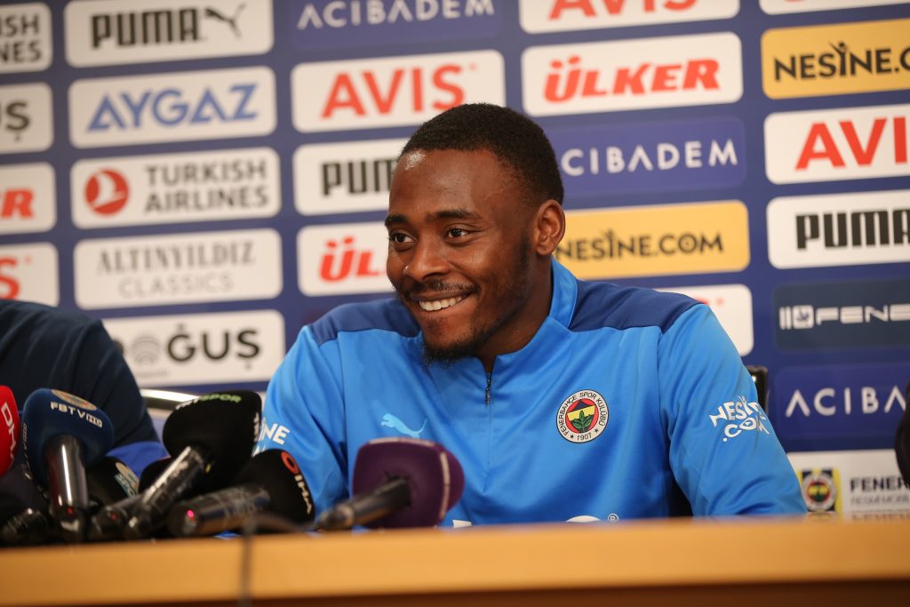 Fenerbahçeli Samuel, milli takımda beğeni topladı